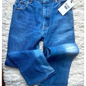 LEVI’S - Re/Done INDIGO LOOSE FLARE Women’s Jean// Size 23. Medium Blue Denim